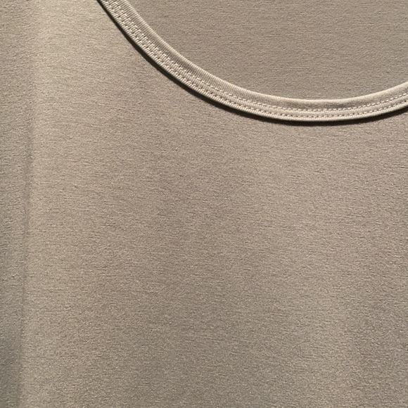 LuLaRoe Lynnae - Picture 3 of 3